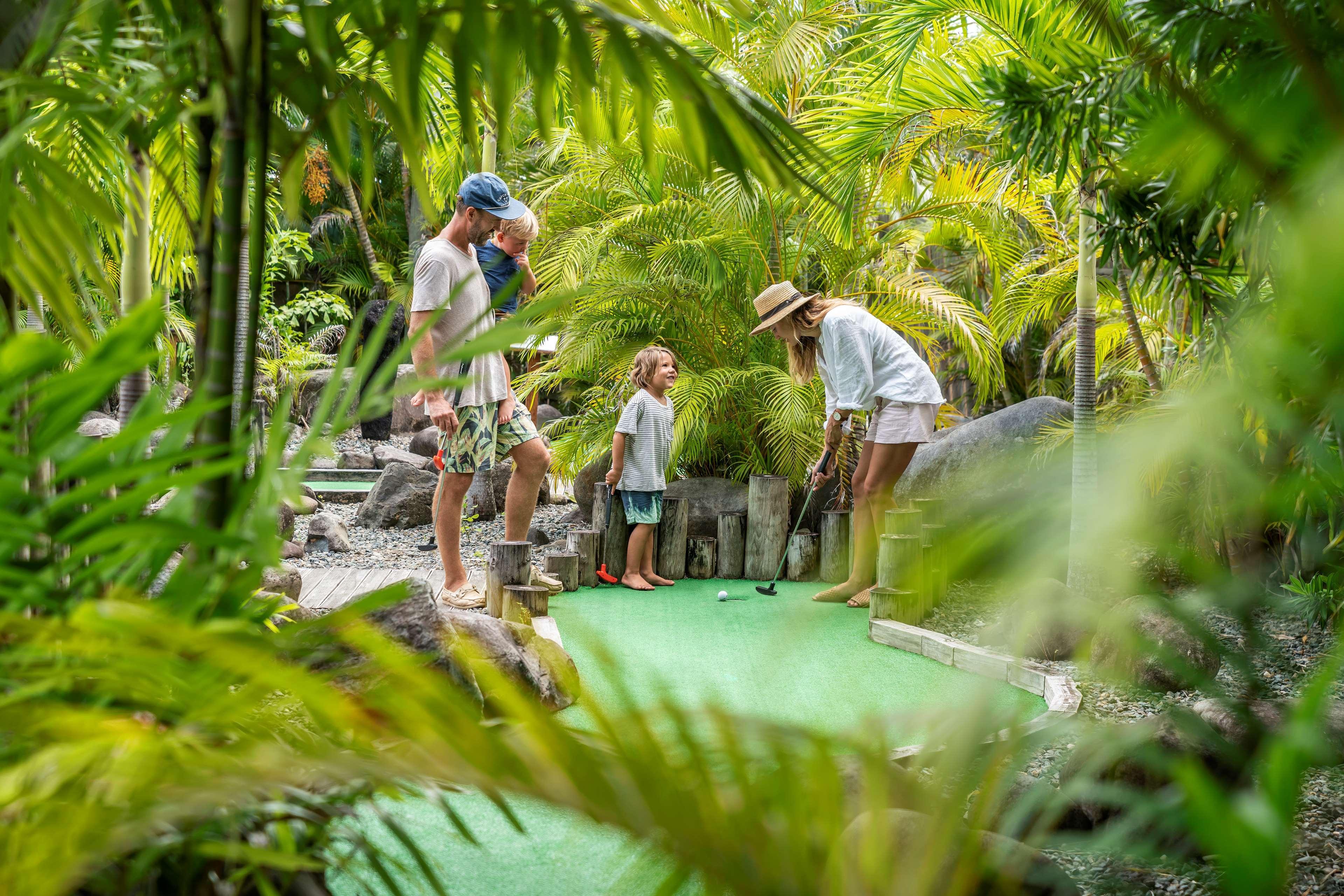 Shangri-La Yanuca Island, Fiji Voua Exterior foto Golfers at the Plantation Golf Course