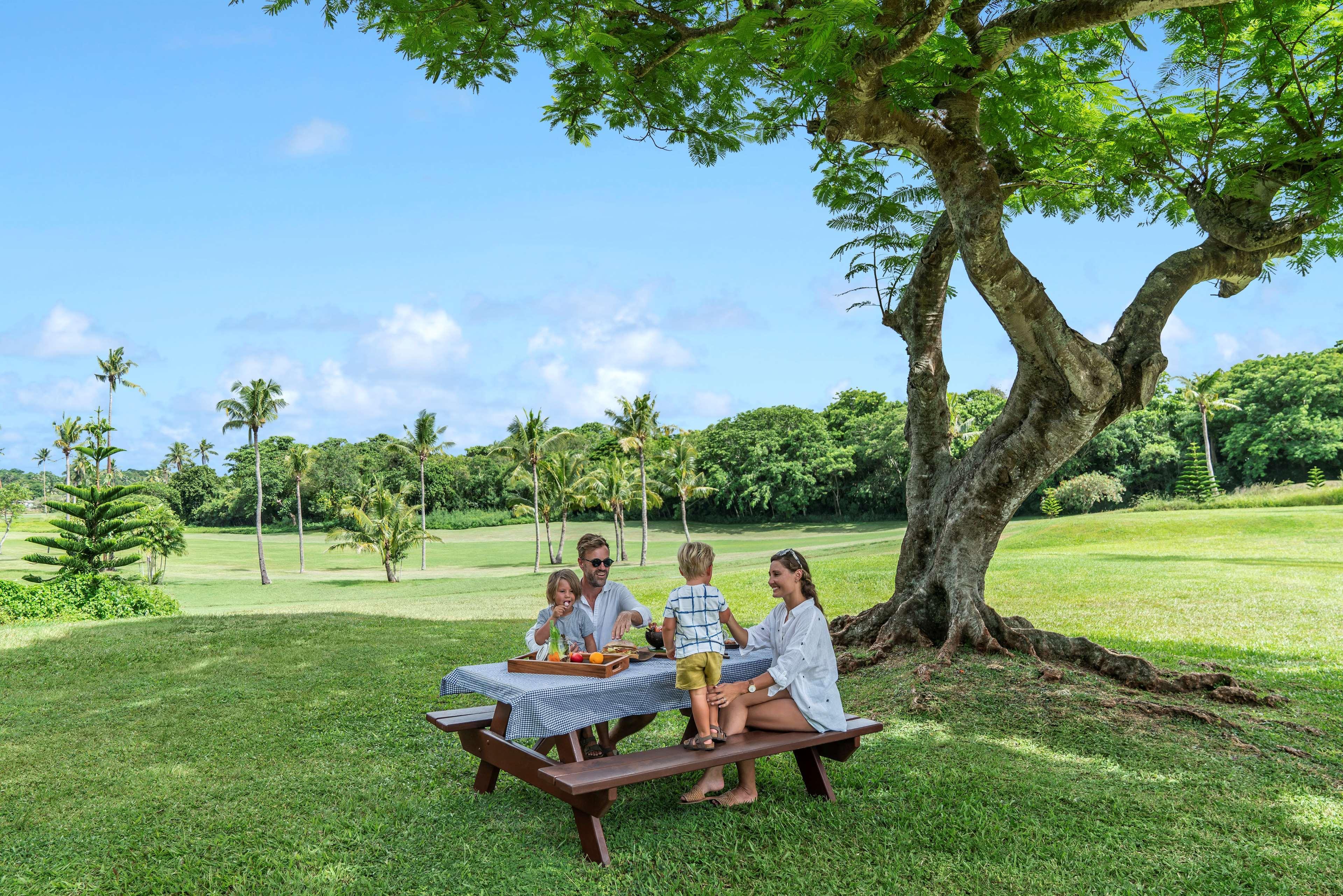Shangri-La Yanuca Island, Fiji Voua Exterior foto Picnic at the park