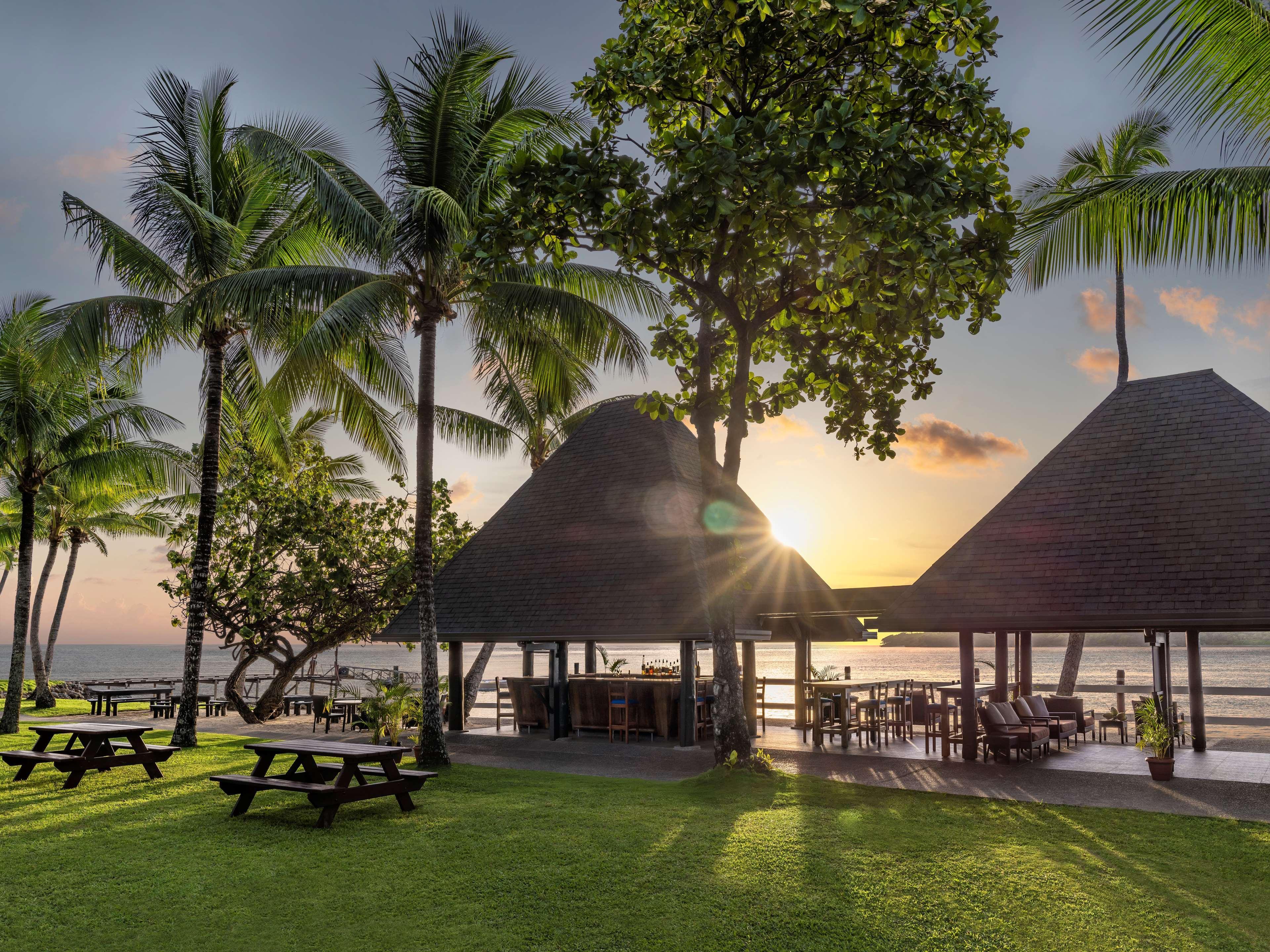 Shangri-La Yanuca Island, Fiji Voua Exterior foto Sunset at the beach